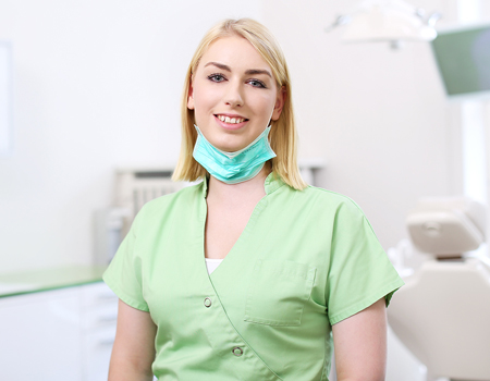 Keramikimplantat-Hamburg-Nadine-Maerke-Oralchirurgie-kl