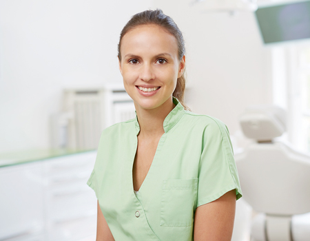 Keramikimplantat-Hamburg-Stefanie-Lehmann-Oralchirurgie-kl